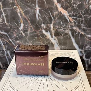 5 for $25 item🌺 Mini Hourglass Veil Translucent Setting Powder